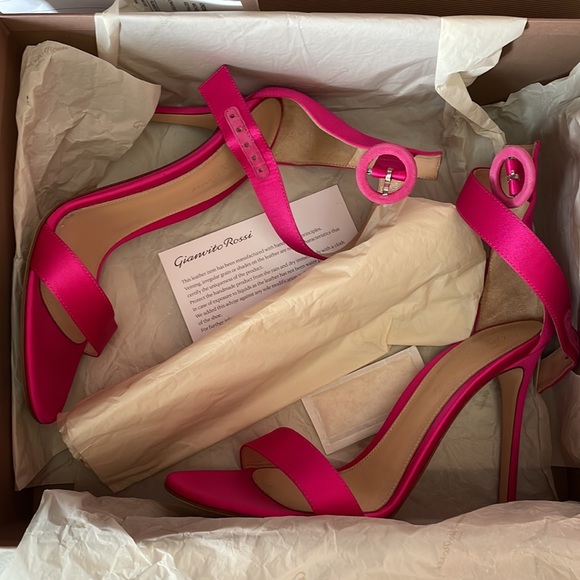 BNWT 100% AUTHENTIG GIANVITO ROSSI SATIN SANDALS IN HOT PINK, SIZE 38.5 - Picture 2 of 8